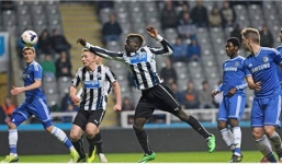 Pha ghi bàn bằng tay khiến Maradona cũng phải cúi đầu chào thua